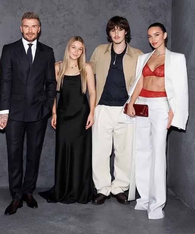 Дэвид и Виктория Бекхэм вместе с детьми посетили вечеринку модного бренда