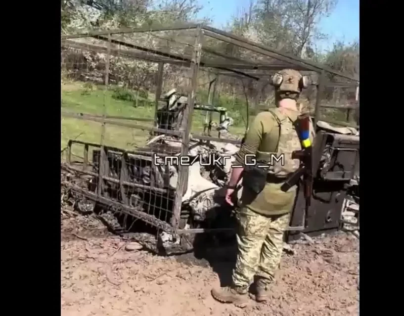 Зато «мангал» остался: в сеть попали кадры уничтоженной в зоне СВО американской бронемашины HMMWV